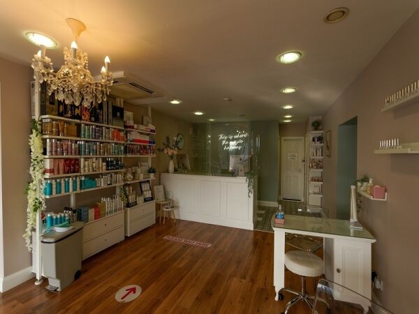 Extremely well established Hair & Beauty Salon for sale Photo 4