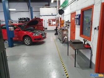 REPUTABLE, LONG-ESTABLISHED AUTO GARAGE Photo 4