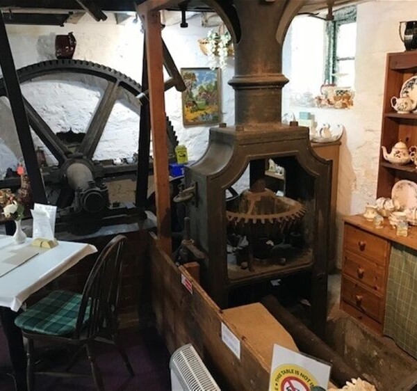 Under Offer: Charming Tea Rooms set in seaside town For Sale in Dawlish Photo 4