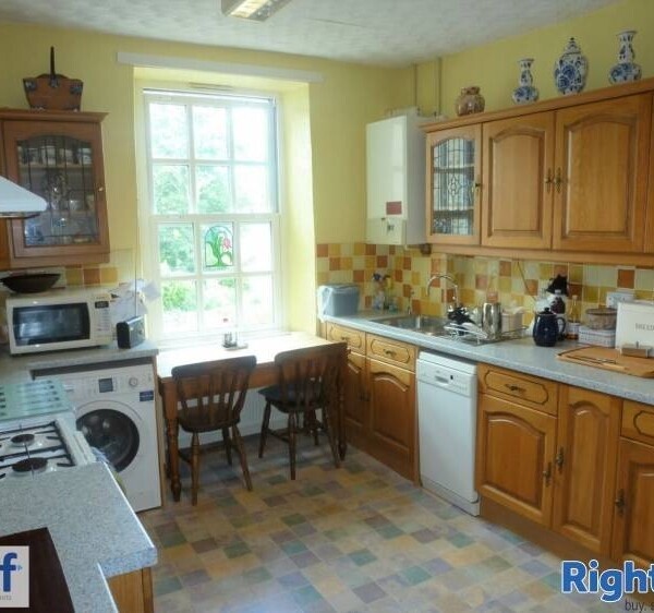 FREEHOLD INVESTMENT OPPORTUNITY/HOME WITH INCOME Photo 4