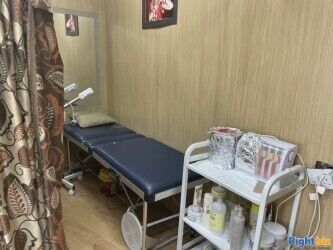 Beauty and Hairdressing shop for rent in Southall Photo 4
