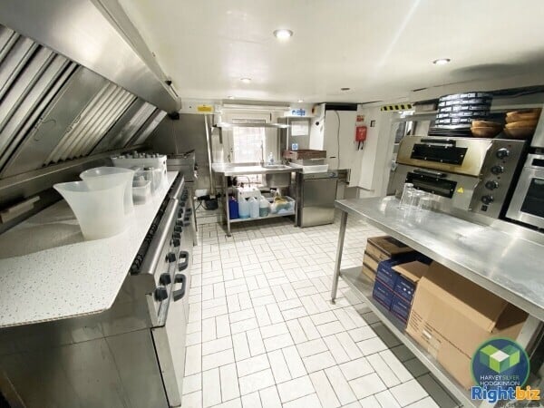 RESTAURANT & BAR: UPPERMILL: Photo 4