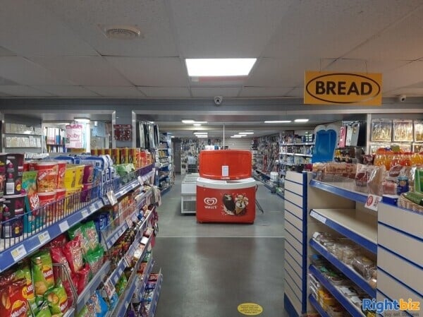 Busy convenience store, Post Office and spacious flat for sale in central Scotland Photo 4