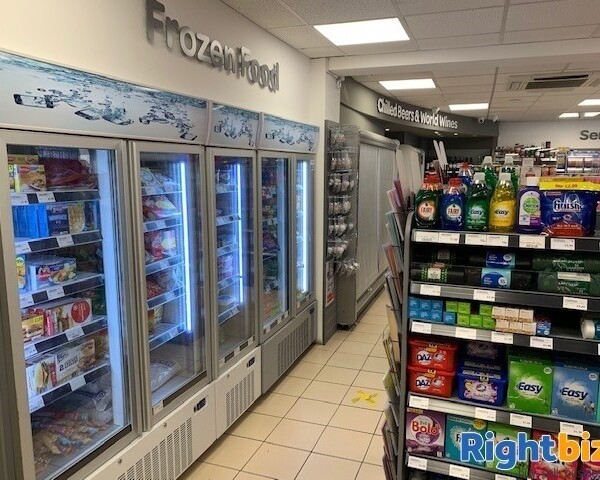 Outstanding Spar branded licensed convenience store located in Alloa (ref 1407) Photo 4