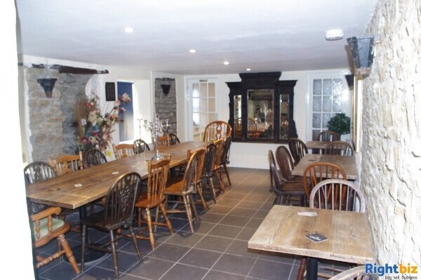 SOMERSET FREEHOUSE SITUATED IN CENTRE OF LARGE VILLAGE Photo 4