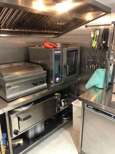 Immaculate & Cool Cafe - Brand New Kitchen Photo 4