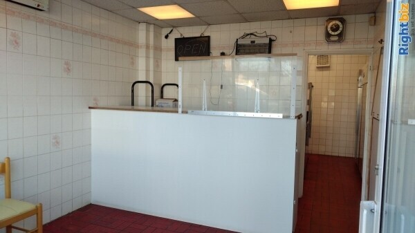 Family Run Chinese takeaway for sale with 4 bedrooms flat for sale in Harefield, London Photo 4