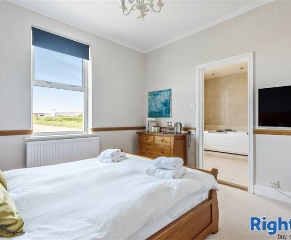 Under Offer: Immaculate Hotel on the North Cornish Coastline For Sale in Perranporth Photo 4