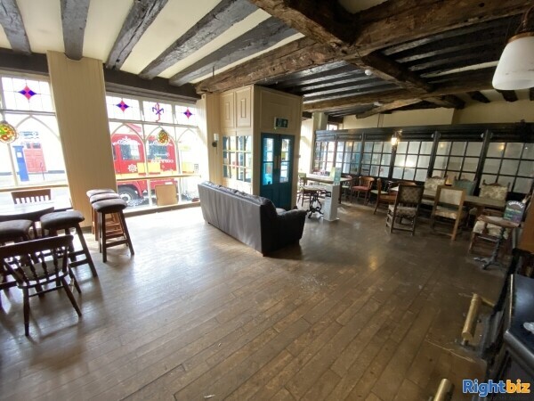 GLOUCESTER CITY CENTRE- HISTORIC PUBLIC HOUSE AND LIVE MUSIC VENUE Photo 4