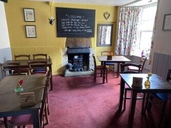 SOMERSET/DORSET BORDER - BUSY COMMUNITY FREEHOUSE IN LARGE VILLAGE Photo 4