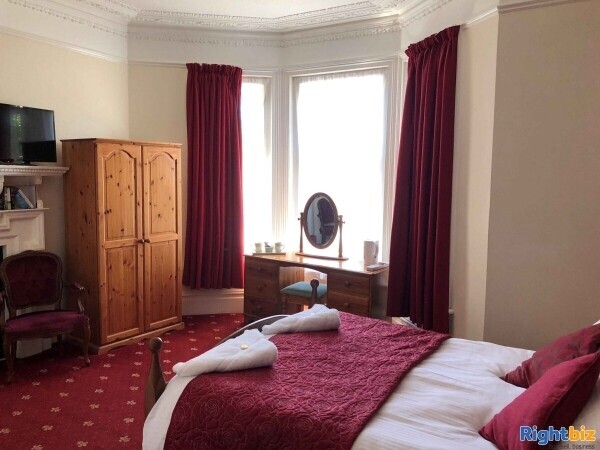 Well Presented Detached Guest House in Exmouth For Lease Photo 4