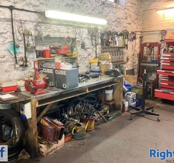 MOTOR VEHICLE REPAIR WORKSHOP Photo 4