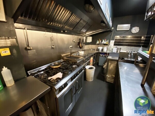LICENSED RESTAURANT: HEATON MOOR: Photo 4