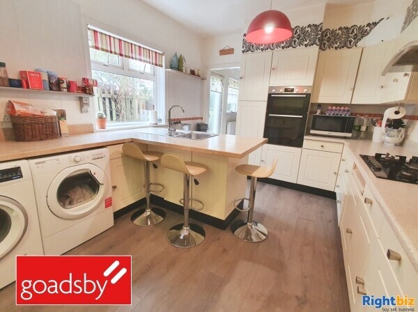 Superb Home & Income B&B - Views to Lyme Bay Photo 4