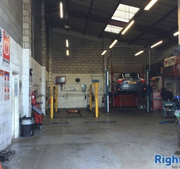 Highly Reputable Garage/MOT and Service Centre Photo 4