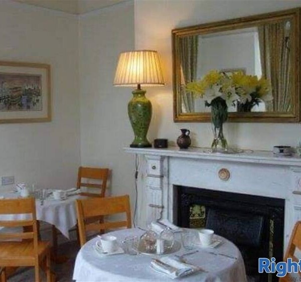 Luxurious Guest House in Whitby with Beach at end of the Road Photo 4