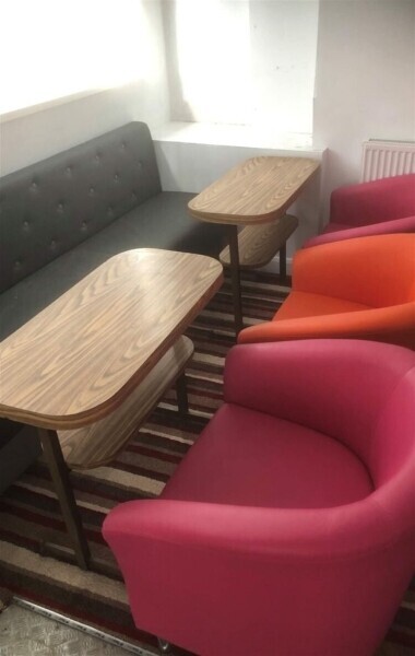 Beautifully Renovated Modern Bar with Comfortable Atmosphere & Accomodation Photo 4