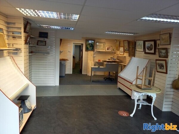 LETTING AGREED. Light and Spacious Retail Unit TO LET 65 Front Street, Acomb, York, YO24 3BR Photo 4