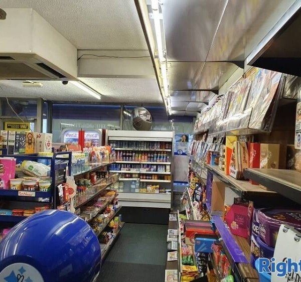 Extremely well established Convenience Store for sale Photo 4