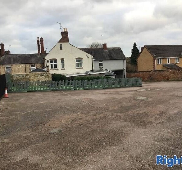 Well Established Pub For Sale Photo 4