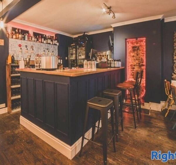 Well Established Restaurant & Bar For Sale Photo 4
