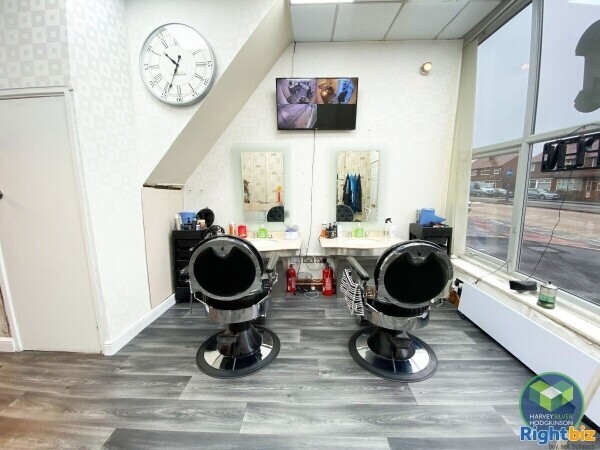 BARBERS/HAIR SALON: DENTON: Photo 4