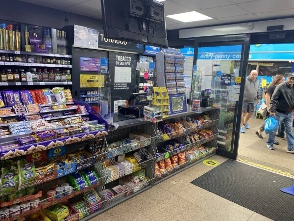 Leasehold Convenience Store, Lottery, Paypoint, Westen Union, in Bilston. Photo 4