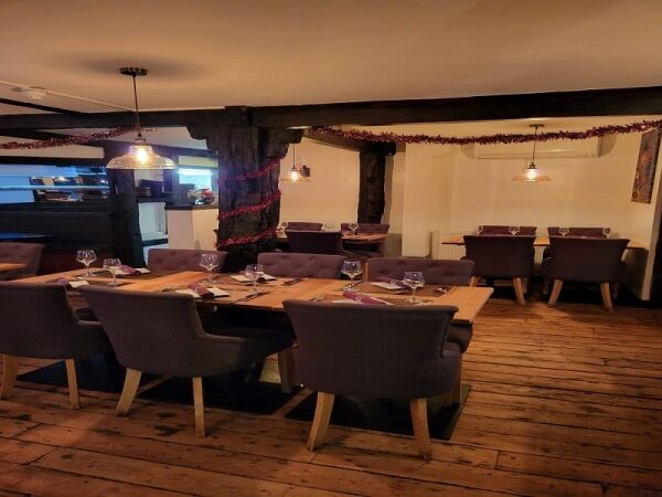 Well established Indian Restaurant with living accommodation for sale Photo 4