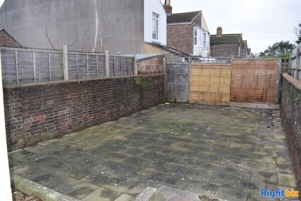 E CLASS SHOP TO LET BUSY PARADE OF SHOPS PORTSLADE, WEST SUSSEX Photo 4