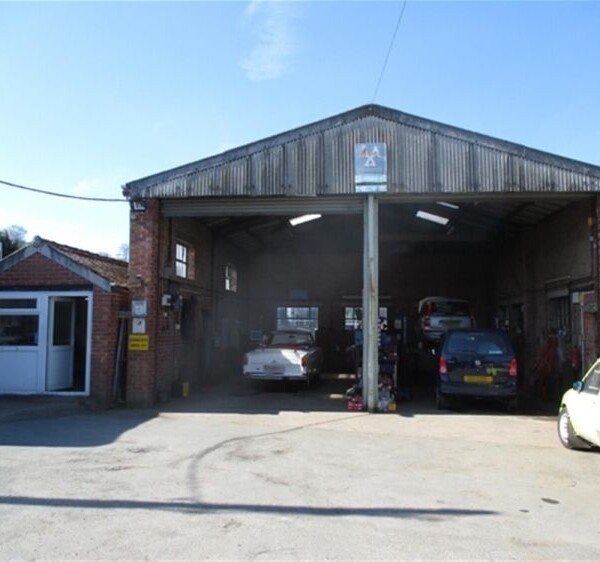 FREEHOLD GARAGE SERVICES WITH LETTED ACCOMMODATION - POWYS Photo 4