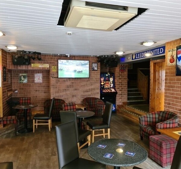 FREEHOLD Detached Bar in a Busy Market Town on the Outskirts of Leeds - Leasehold available Photo 4