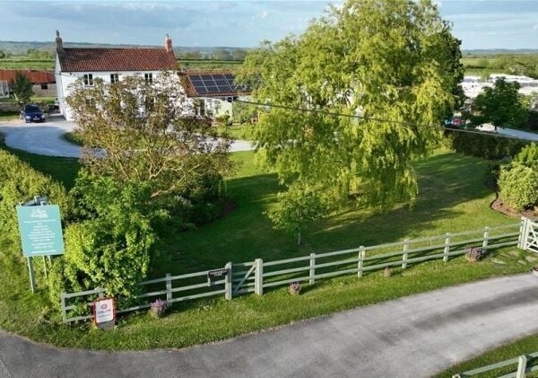 *REDUCED* Luxury Camp site with a large residential property Photo 4
