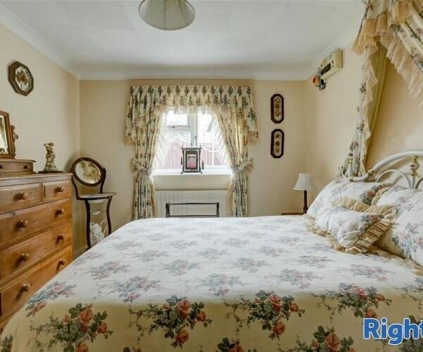 3 bedroom detached bungalow, licensed boarding kennels & cattery - Lincolnshire Photo 1