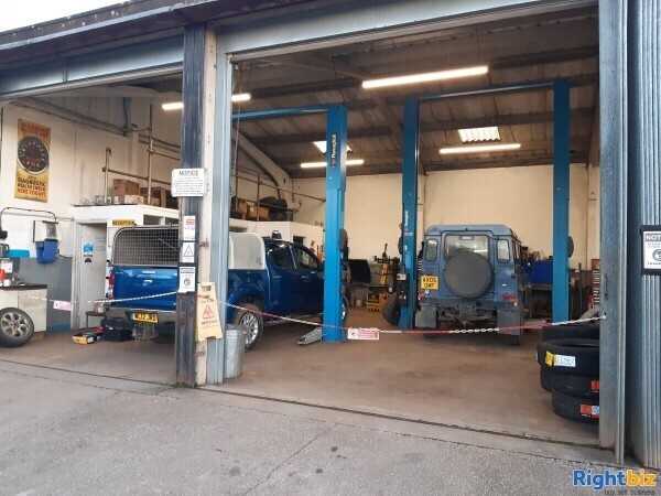 LONG-ESTABLISHED GARAGE Photo 4