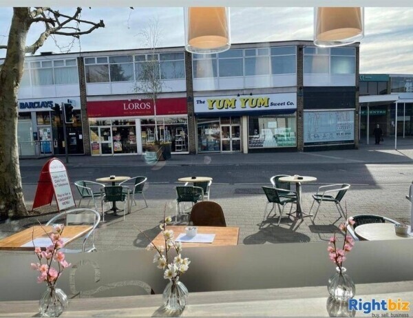 Well Established Popular Modern Cafe Photo 4