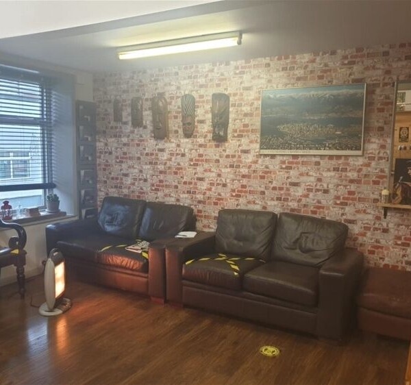 Well Established Barbers in a Great Central Location Photo 4