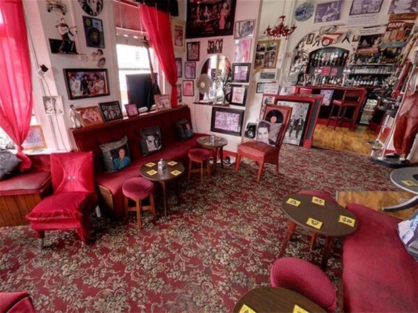 SUPERB 9 BEDROOM HOTEL & BAR - LINCOLNSHIRE Photo 4