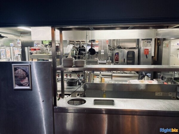 Modern Restaurant for Sale in Fulham, SW6. Open Plan Kitchen | Fully Fitted Photo 4