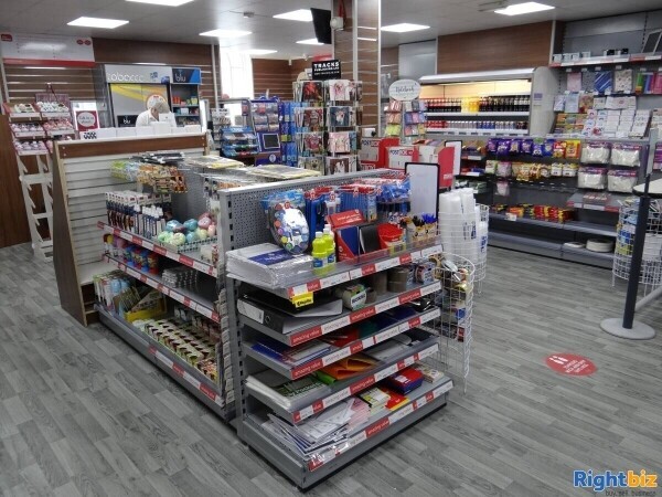 Main Lease Lock-Up Post Office in Large Suburb Photo 4