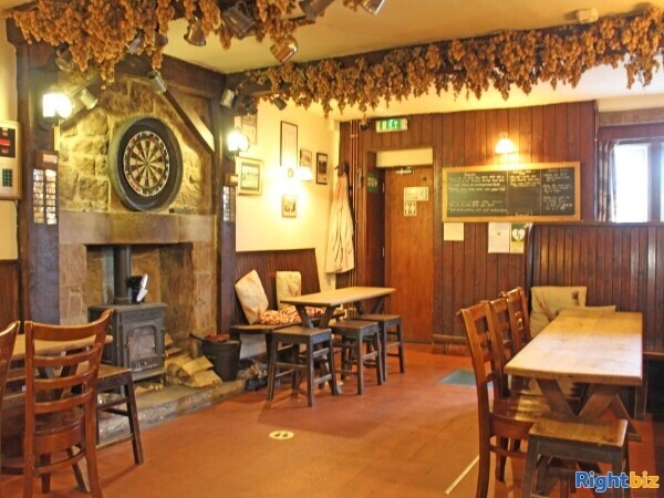 PEAK DISTRICT - 17TH CENTURY CHARACTER COMMUNITY PUB AND RESTAURANT Photo 4