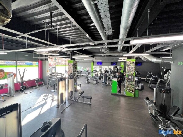 Well presented & well fitted modern gym premises in Glasgow. (ref 1457) Photo 4
