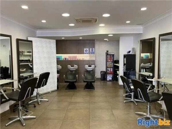 Hairdresser Salon - Long Lease available Photo 4