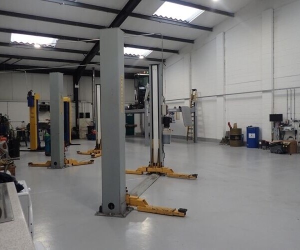 Closed MOT Garage - Warrington Photo 4