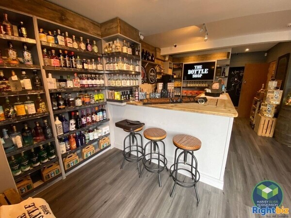OFF LICENCE/BAR: HALE: Photo 4