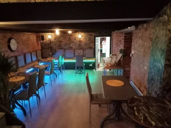 WELL-PRESENTED CONTEMPORARY, FUN BAR SITUATED IN THE HEART OF SOUTHSEA, CLOSE TO PORTSMOUTH Photo 2