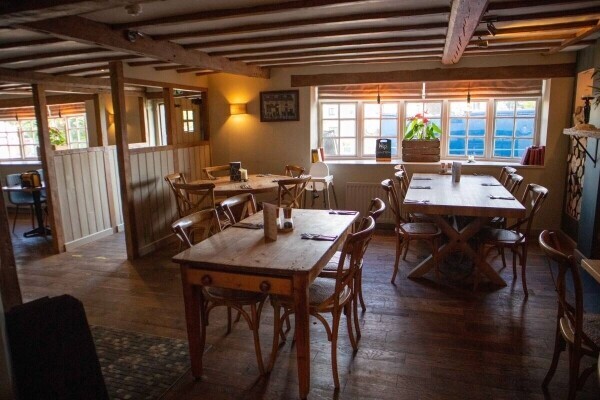 KENT - FREE-OF-TIE PUB TO LET IN AFFLUENT LOCATION Photo 4