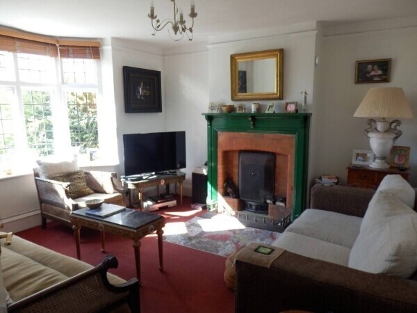 SOUGHT AFTER COUNTRY STORE - SUPERB 3/4 BEDROOM LIVING ACCOMMODATION - NEWBURY AREA, WEST BERKSRD Photo 4