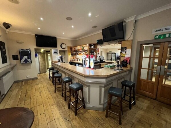 Well-presented lock up Bar with Restaurant/Coffee shop in Dalkeith, Midlothian. (ref 1102) Photo 4