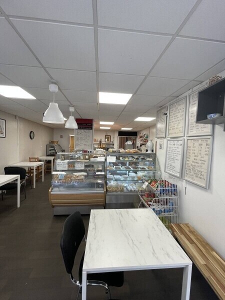 A fashionable cafe in a highly sought-after area of Hinckley, Leicestershire Photo 4