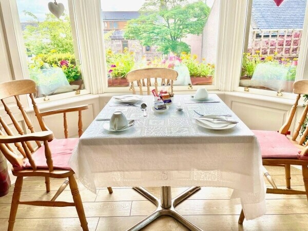 A Magnificent Bed and Breakfast with Traditional Tea Room in Stonehaven, Aberdeenshire. (ref 1497) Photo 4